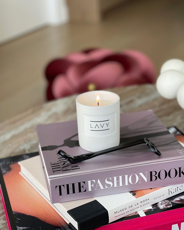 Lavy velvet rose oud scented candle